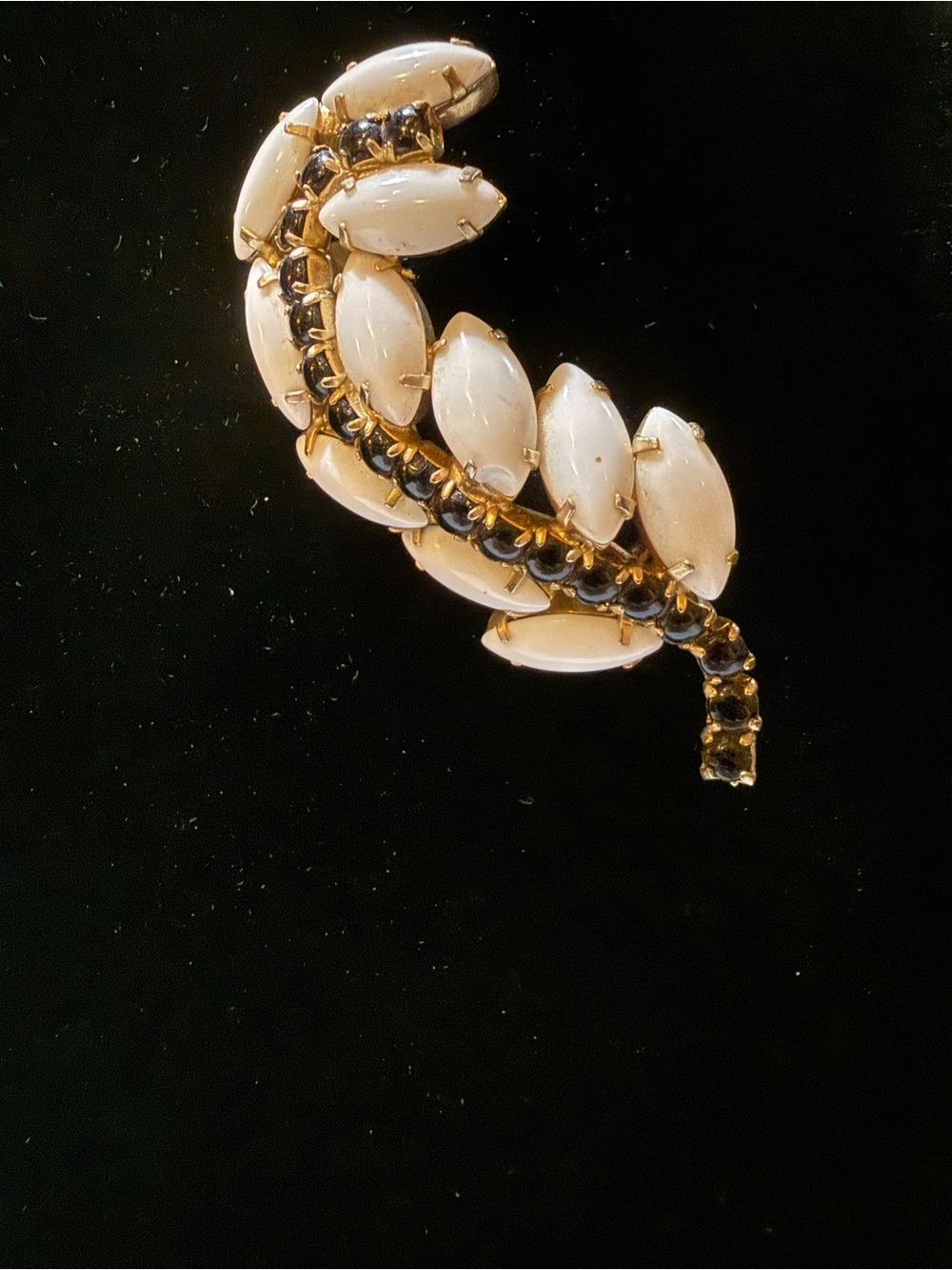 Vintage Juliana D&E Milk Glass Black Rhinestone Leaf Brooch DeLizza Elster